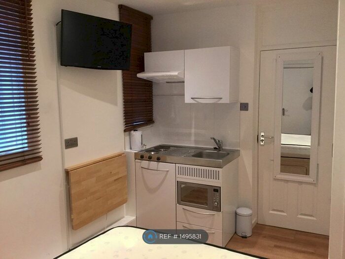 Studio To Rent In Dawes Road, London, SW6