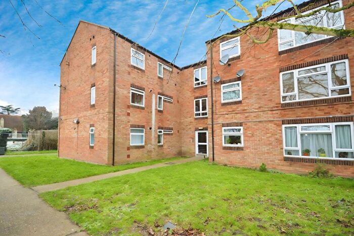 1 Bedroom Flat To Rent In Hedges Close, Hatfield, AL10