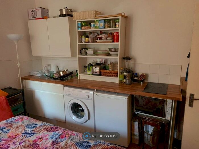 Studio To Rent In Temple Road, Croydon, CR0