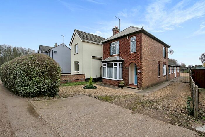 3 Bedroom Detached House For Sale In Peterborough Road, Whittlesey, Peterborough, PE7