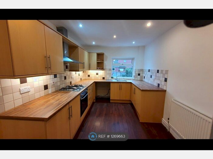 2 Bedroom Flat To Rent In Allport Lane Precinct, Wirral CH62