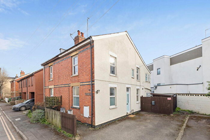2 Bedroom Maisonette For Sale In Naunton Parade, Leckhampton, GL53