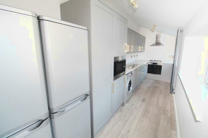 5 Bedroom Detached House To Rent In City Road, Dunkirk, Nottingham, NG7