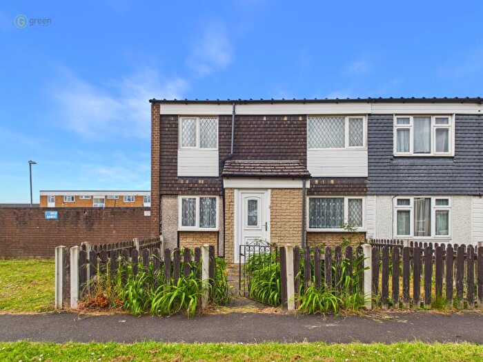 3 Bedroom End Of Terrace House For Sale In Maytree Close, Birmingham, B37