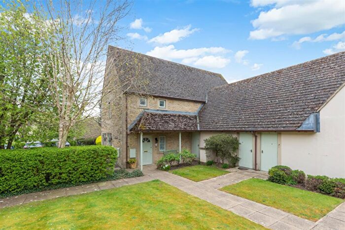 2 Bedroom Flat For Sale In Windrush Court, The Hill, Burford, OX18