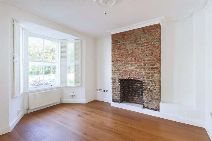 2 Bedroom Flat To Rent In Alexander Road, Islington, London, N19