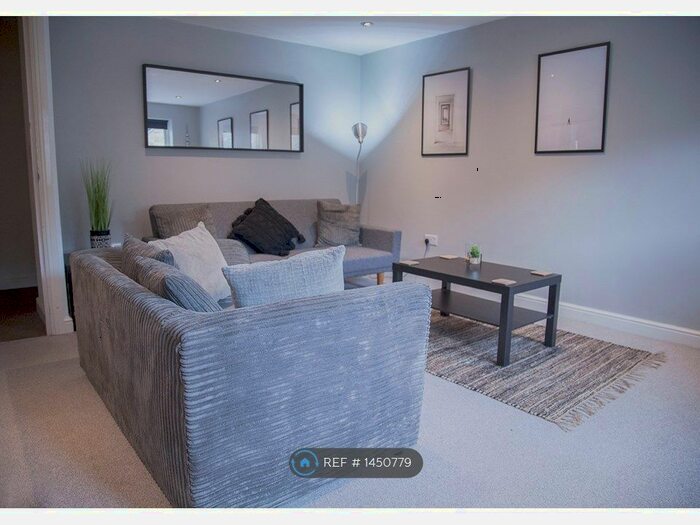 2 Bedroom Flat To Rent In Wood Cote Fold, Bradford, BD22