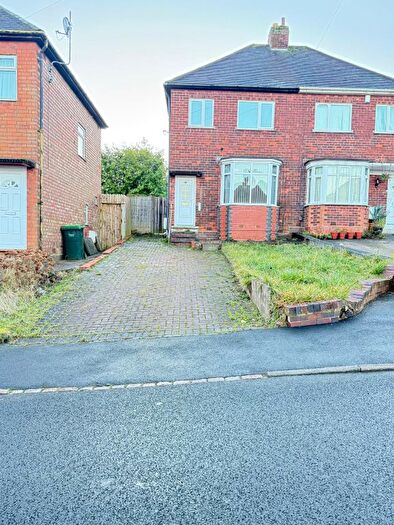 3 Bedroom Semi-Detached House To Rent In Timothy Road, Oldbury, B69