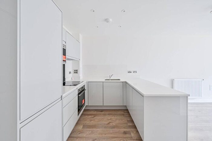 1 Bedroom Flat To Rent In Dock, Woolwich, London, SE28