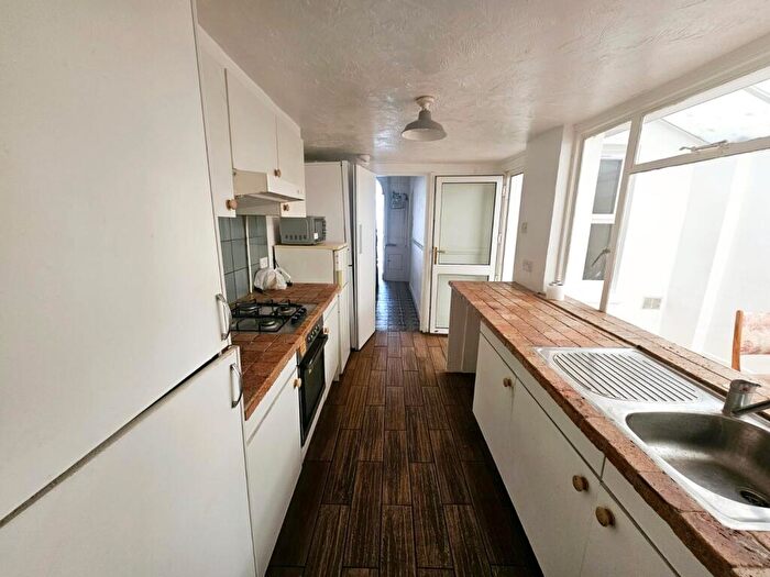 4 Bedroom House To Rent In Padwell Road, Southampton, SO14