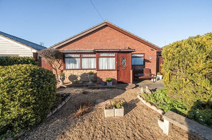 2 Bedroom Detached Bungalow For Sale In Roundstone Way, Selsey, PO20