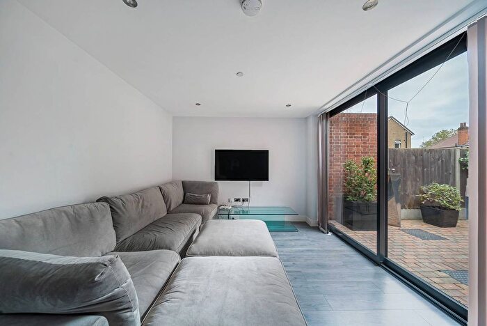 2 Bedroom Maisonette To Rent In Elm Park, Stanmore, HA7