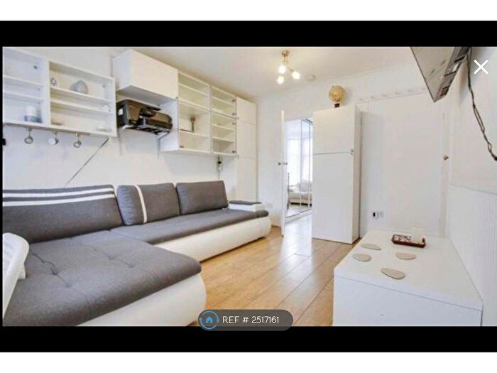 1 Bedroom Flat To Rent In Peel Road, Milton Keynes, MK12