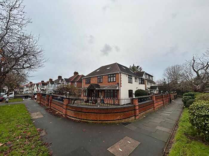 6 Bedroom Detached House To Rent In Isleworth, TW7