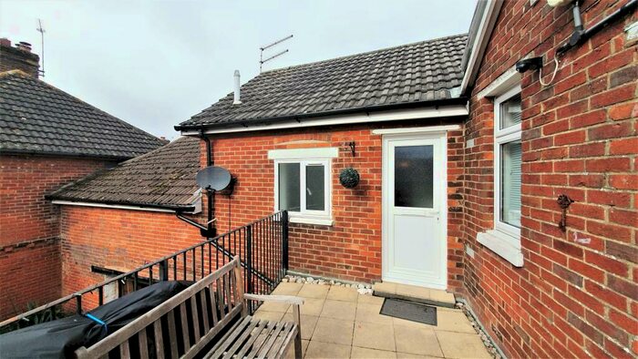 1 Bedroom Flat To Rent In Grove Road, Wimborne, BH21