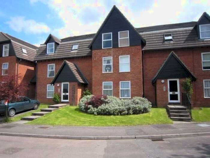 1 Bedroom Apartment To Rent In Millers Green Close, Enfield, Middlesex, EN2