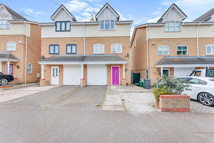 4 Bedroom Semi-Detached House To Rent In Priory Avenue, Southend-on-sea, SS2