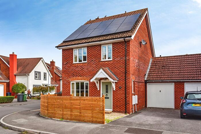 3 Bedroom Detached House For Sale In Cleveland Way, Westbury, BA13