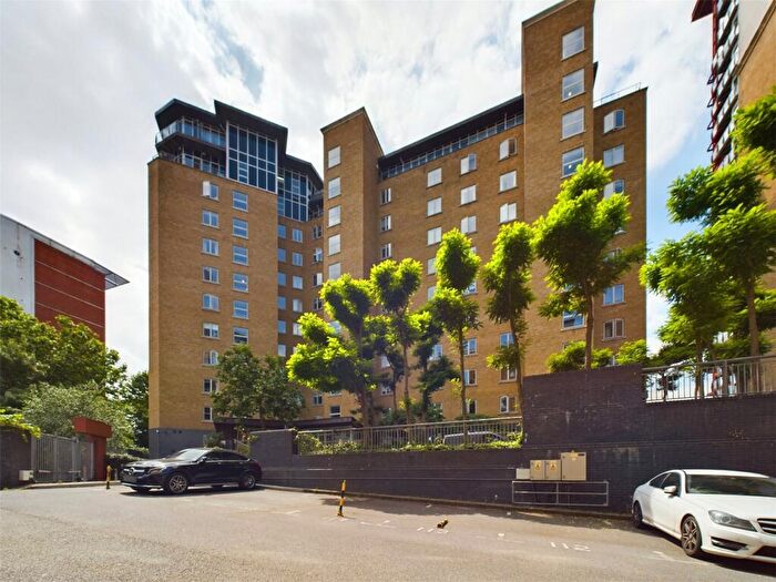 2 Bedroom Flat For Sale In Hutchings Street, London, E14