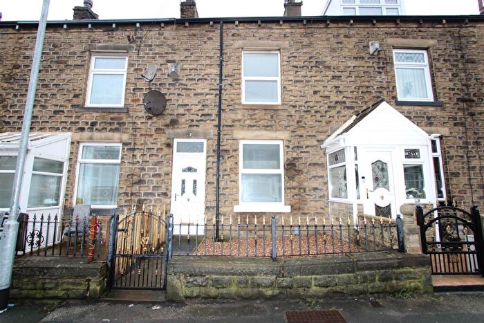3 Bedroom Terraced House To Rent In Woodhall Avenue, Bradford, BD3