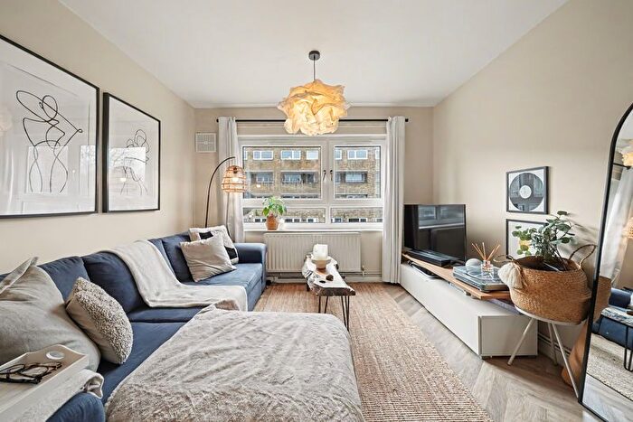 2 Bedroom Flat For Sale In Turenne Close, London, SW18