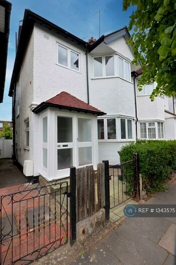 5 Bedroom Semi-Detached House To Rent In St. Georges Road, London, NW11