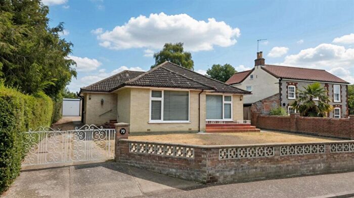 3 Bedroom Bungalow For Sale In Station Road North, Belton, NR31
