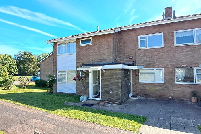 2 Bedroom Flat For Sale In Rowans Park Lymington Hampshire, SO41