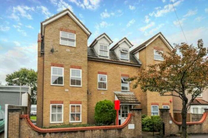 1 Bedroom Apartment To Rent In Daisy Lane, South Woodford, E18