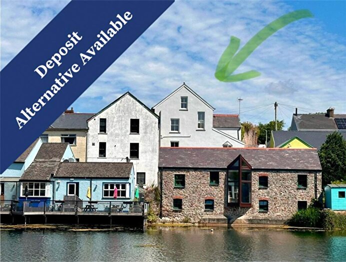 2 Bedroom Flat To Rent In The Green, Pembroke, Pembrokeshire, SA71
