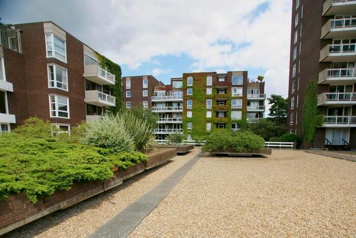 2 Bedroom Flat To Rent In Holyport Road, Fulham, London, SW6