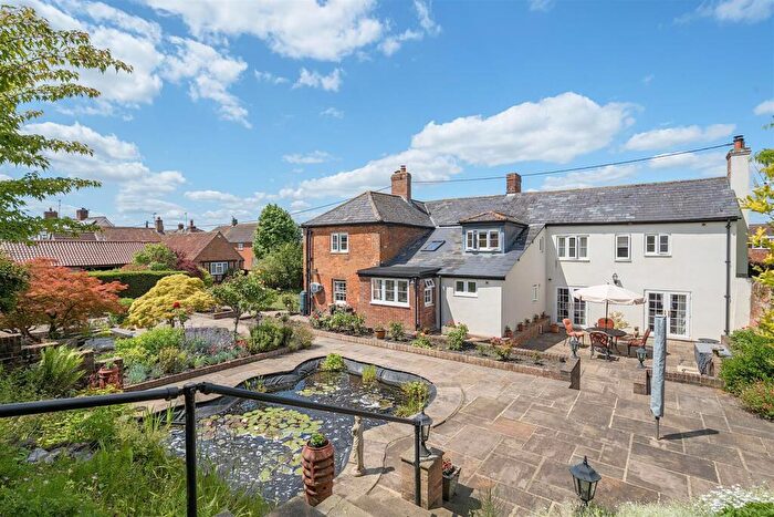 5 Bedroom Detached House For Sale In High Street, Worton, SN10