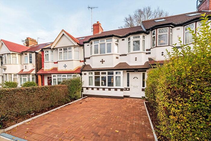 3 Bedroom Property To Rent In Cleveley Crescent, Ealing, W5