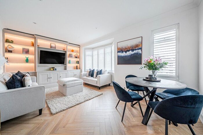 2 Bedroom Maisonette For Sale In Baston Road, Bromley, BR2