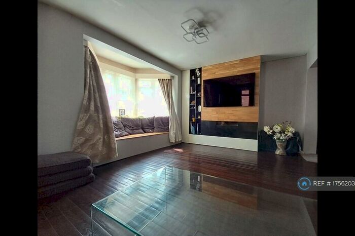 3 Bedroom Semi-Detached House To Rent In Cunliffe Road, Epsom, KT19