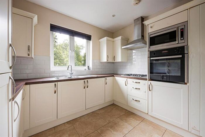 2 Bedroom Maisonette For Sale In Peel Road, South Woodford, E18