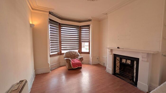 5 Bedroom House To Rent In Derby Road, Nottingham, NG1