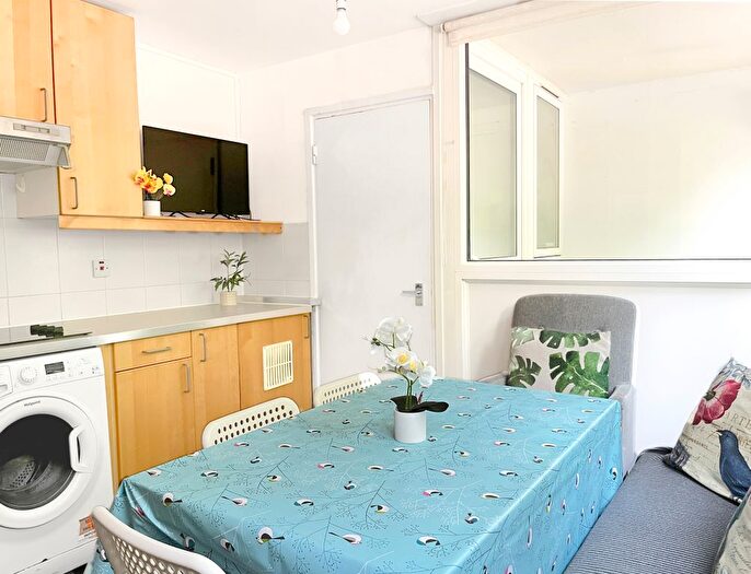 2 Bedroom Flat To Rent In Clipstone Street, London, W1W