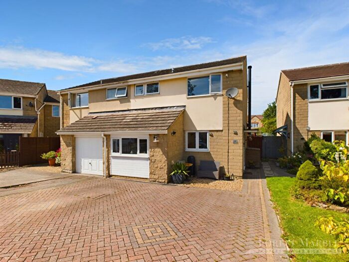 3 Bedroom Semi-Detached House For Sale In Westwood Drive, Frome, BA11