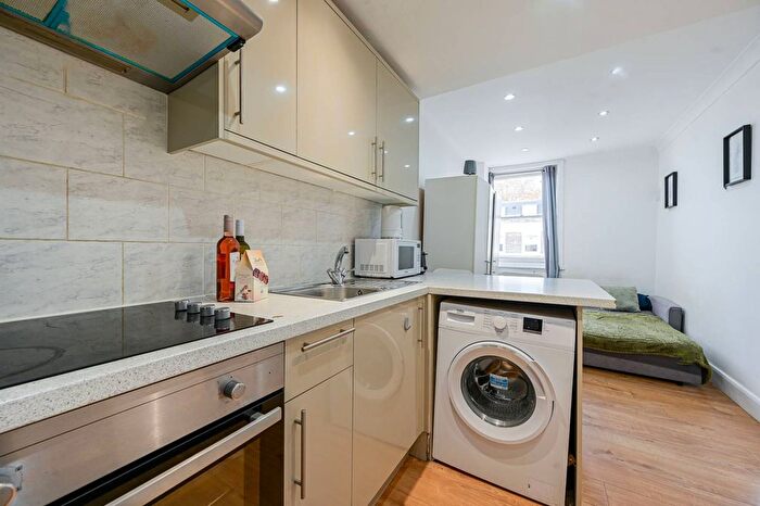 Studio To Rent In Penywern Road, Earls Court, London, SW5