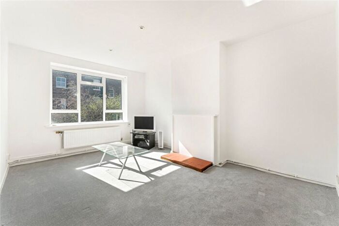 2 Bedroom Maisonette To Rent In Charles Lamb Court, Gerrard Road, London, N1