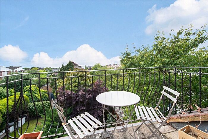 2 Bedroom Flat To Rent In Clifford Avenue, East Sheen, SW14
