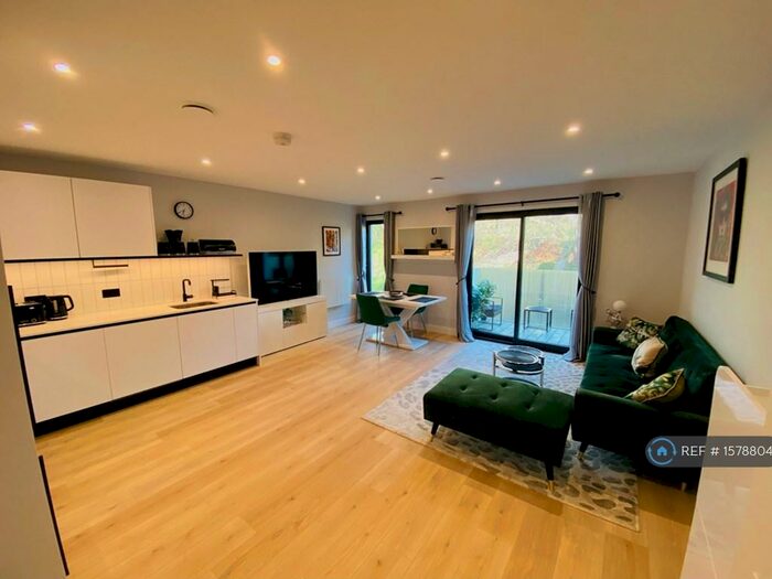 2 Bedroom Flat To Rent In Western Esplanade, Southend-On-Sea, SS1