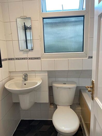 1 Bedroom Flat To Rent In Middleton Road, London, E8