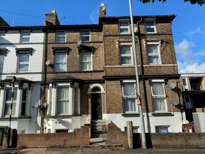 1 Bedroom Flat To Rent In Warley Hill, Brentwood, CM14