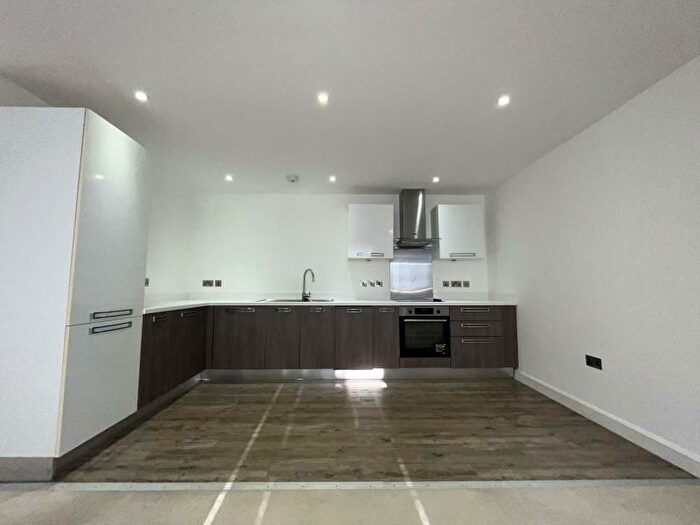 2 Bedroom Flat To Rent In Walton-on-Thames, KT12