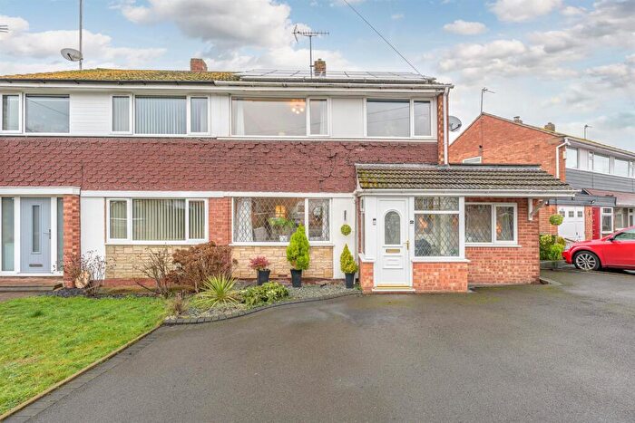 4 Bedroom Semi Detached House For Sale In Coniston Drive, Kingswinford, DY6