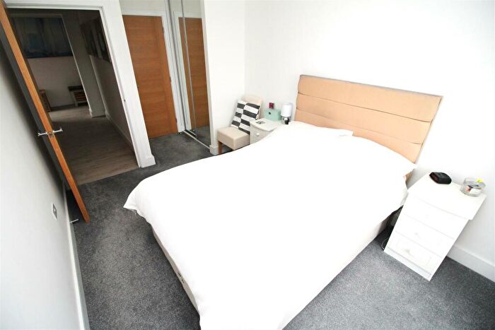 2 Bedroom Apartment For Sale In Stabler Way, Poole, BH15