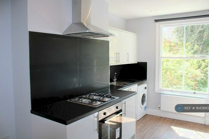 3 Bedroom Maisonette To Rent In High Street, London, SE20