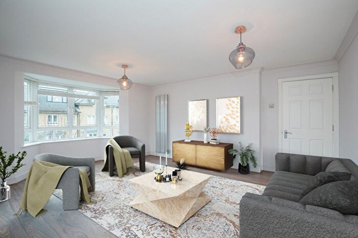 2 Bedroom Flat To Rent In May Bate Avenue, Kingston Upon Thames, KT2